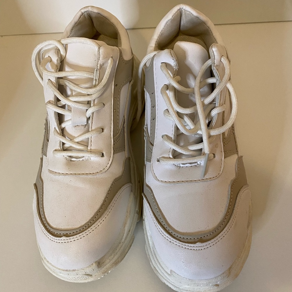 size 7 and a half have a little dust